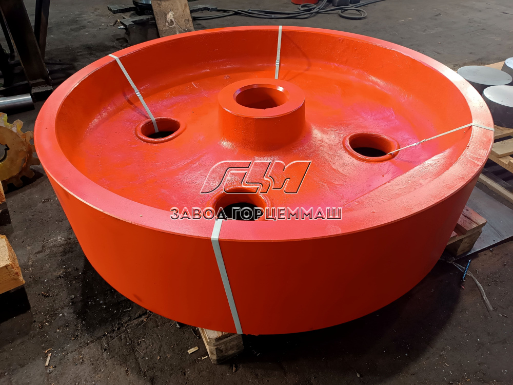 Маховик щековой дробилки СМД-110АР готов к отгрузке